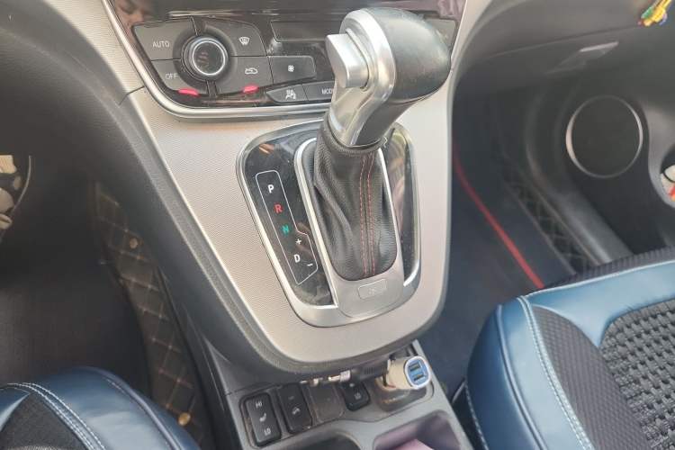 Used Haval H6 2017 Red-Label Sport Edition 1.5T Automatic Two-Wheel Drive Luxury Model Gear Lever