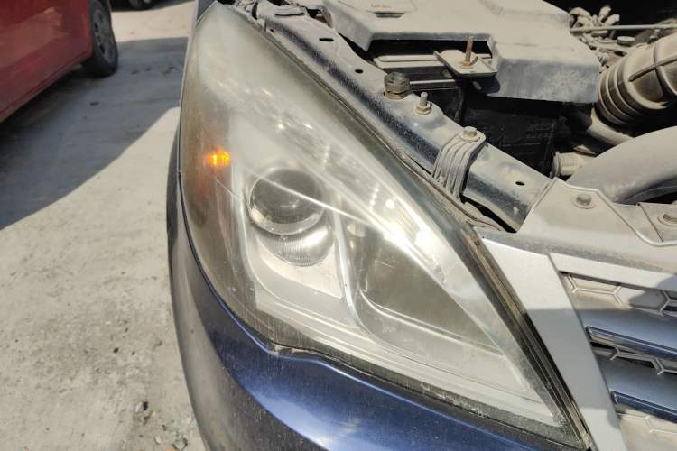 Used BAIC Weiwang M20 2014 1.5L practical type BJ415A Right Front Headlight