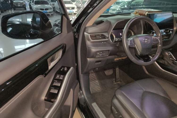 Used Toyota Highlander 2022 Dual-Engine 2.5L Four-Wheel Drive Prestige Version 7 Seats
