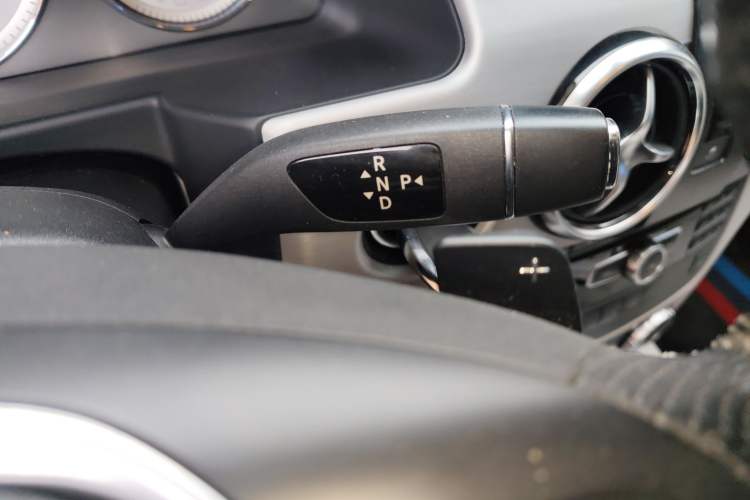 Used Mercedes-Benz GLK-Class 2013 GLK 300 4MATIC Dynamic Sunroof Model
