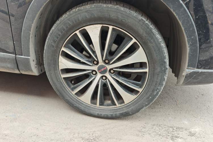 Used Sinotruk VGV U70 2020 1.5T Automatic Smart Enjoyment Elite Version 7 Seats Right Front Wheel Hub