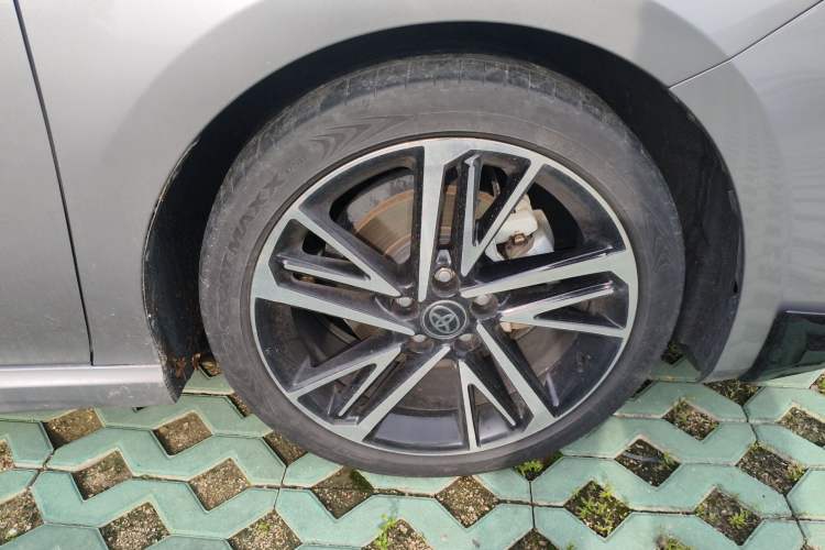 Used Toyota Camry 2024 Dual-Motor 2.0HS Sport Edition Right Front Wheel Hub