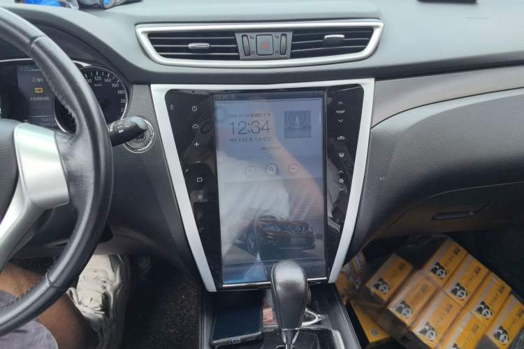 Used Nissan X-Trail 2015 2.0L CVT Comfort MAX Edition 2WD Audio And AC Panel