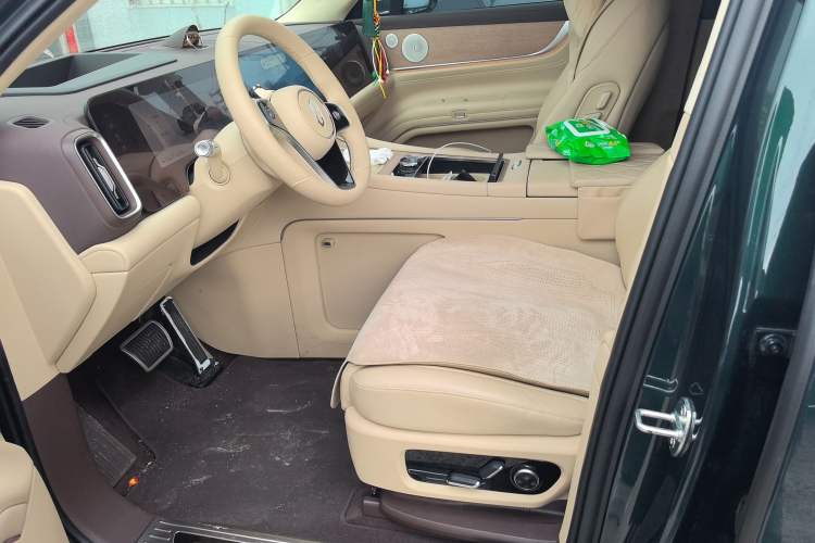 Used Hima AITO M9 2024 Range-Extended Ultra Version 42 kWh 6-Seater Model Left Front Seat