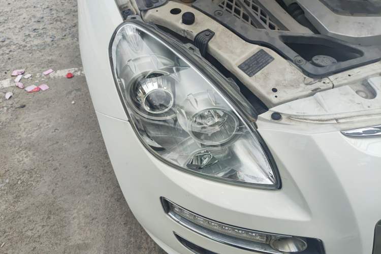 Used Luxgen Great 7 SUV 2013 Limited-Edition Sharp Model 2.2T Two-Wheel-Drive Smart Version Right Front Headlight