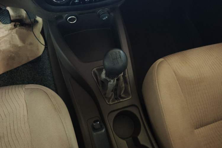 Used Wuling Rongguang V 2016 1.2L Standard Version
