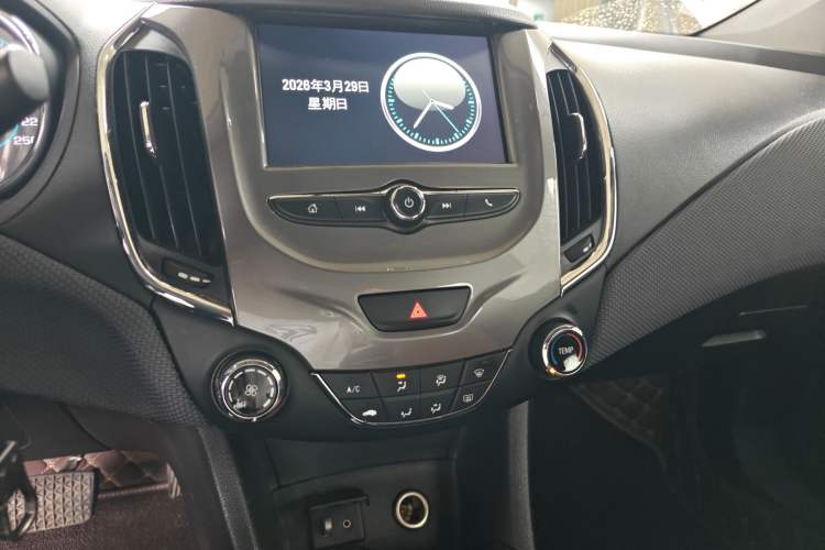 Used Chevrolet Cruze 2018 320 Automatic Pioneer Sunroof Edition Audio And AC Panel