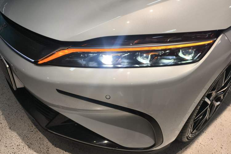 Used BYD Han 2024 EV Glory Edition 506KM Front-Wheel-Drive Premium Model Left Front Headlight