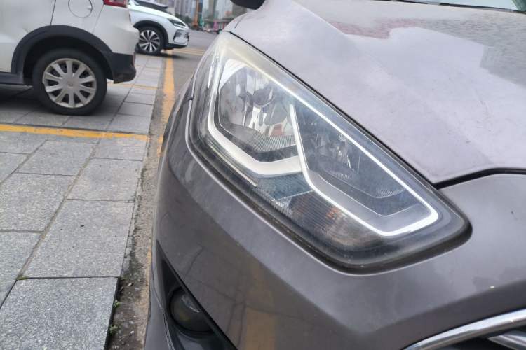 Used Ford Escort 2015 1.5L Automatic Comfort Edition Right Front Headlight