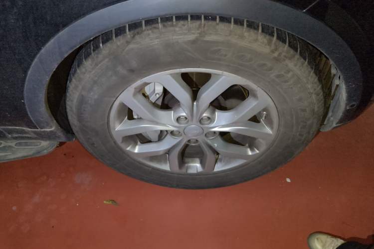 Used Land Rover Discovery 2018 3.0 SC V6 SE Right Front Wheel Hub