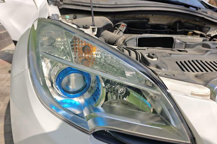 Used Buick Encore 2014 1.4T Automatic Two-Wheel Drive Urban Leading Model Right Front Headlight