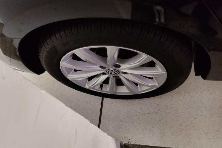 Used Volkswagen Passat 2017 280TSI DSG Luxury Edition Right Rear Wheel Hub