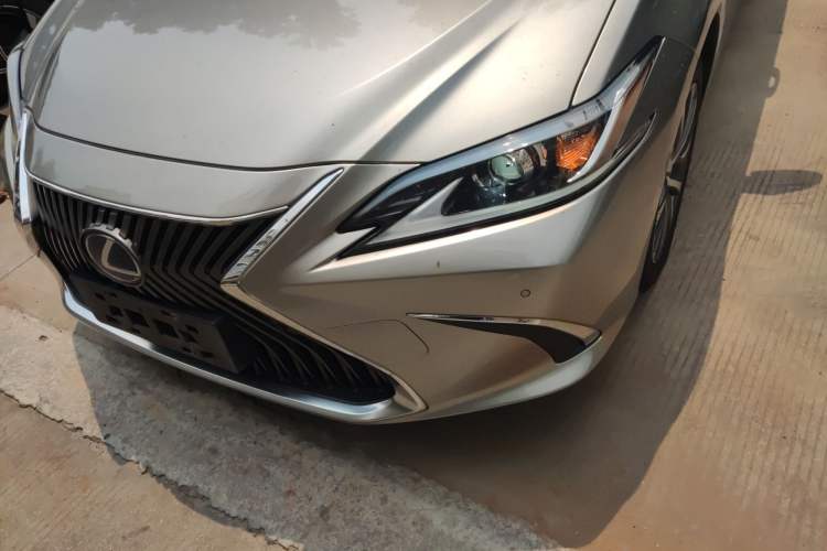 Used Lexus ES 2020 300h Premier Edition Left Front Headlight