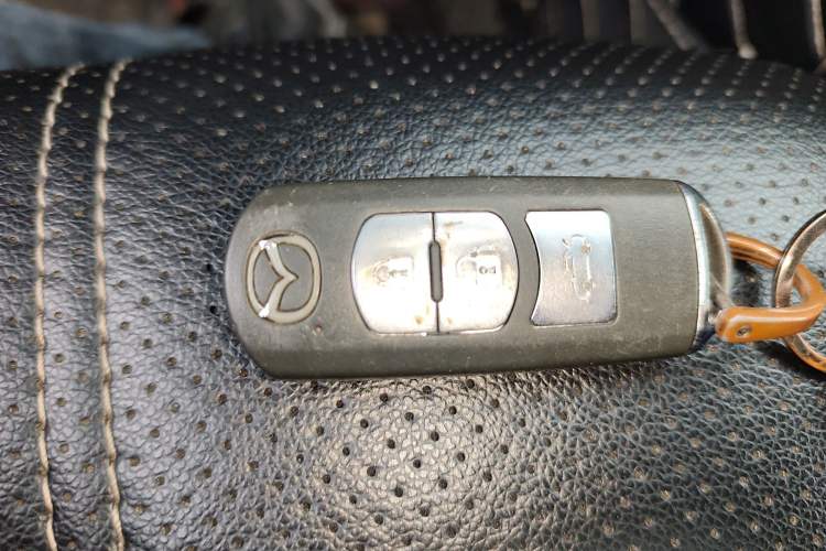 Used Mazda 3 Axela 2017 Sedan 1.5L Automatic Luxury Model Emission Standard China V
