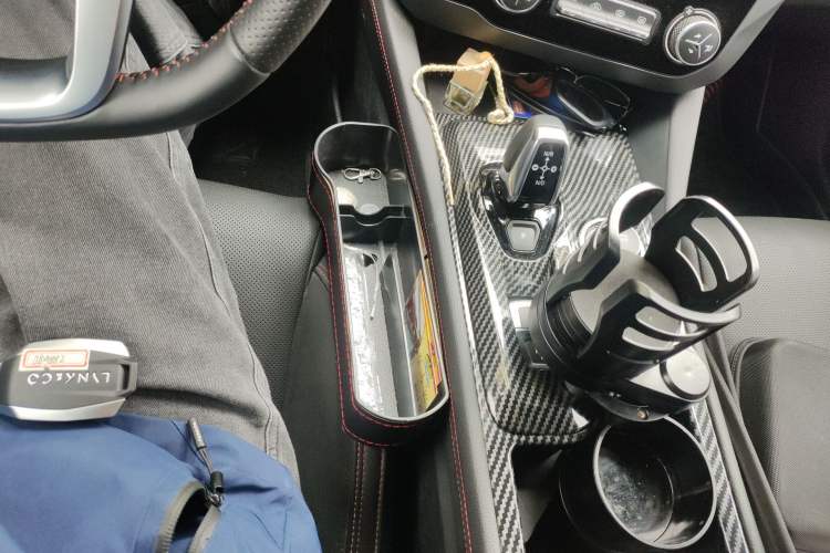 Used Lynk & Co 03 2019 1.5TD DCT JingPro Edition China VI Standard Gear Lever