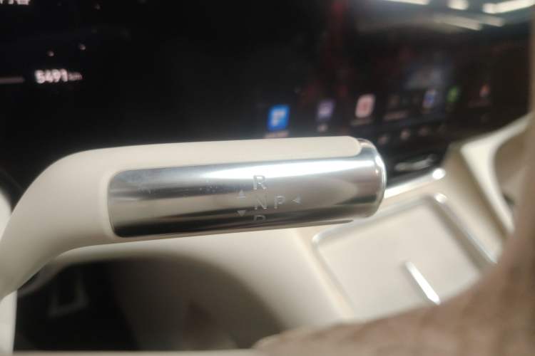 Used Hima AITO M8 2025 Extended-Range Max Version 37 kWh 6-Seater Gear Lever