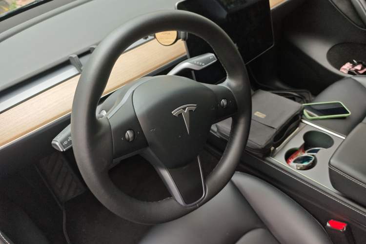 Used Tesla Model Y 2021 Standard Range Rear-Wheel Drive Version Steering Wheel