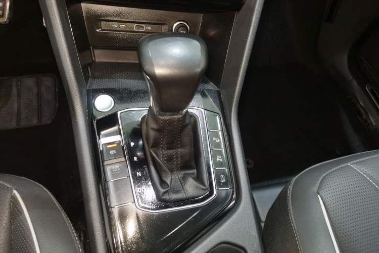 Used Volkswagen Tiguan L 2022 330TSI Automatic Two-Wheel Drive R-Line Enhanced Edition Gear Lever