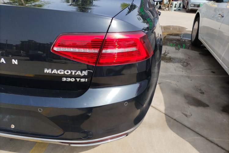 Used Volkswagen Magotan 2019 330TSI DSG Leading Model China VI Standard Right Rear Taillight