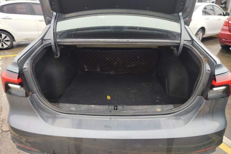 Used Roewe i6 MAX 2020 300TGI Automatic Sporty Cool Edition Trunk