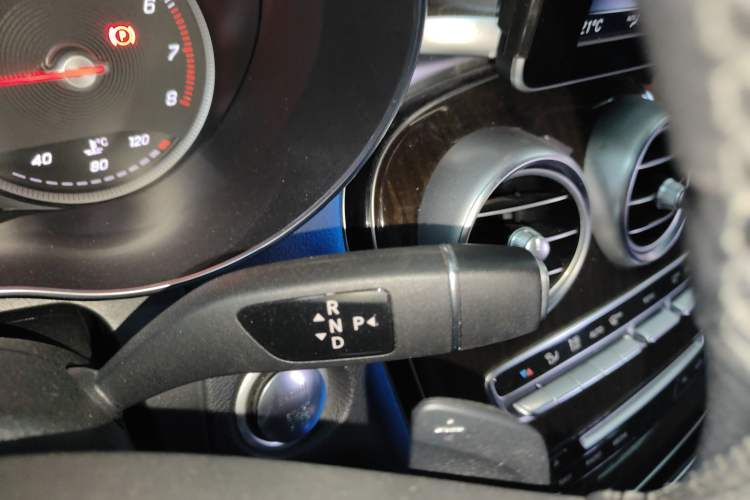 Used Mercedes-Benz GLC 2019 GLC 260 4MATIC Luxury Model Gear Lever