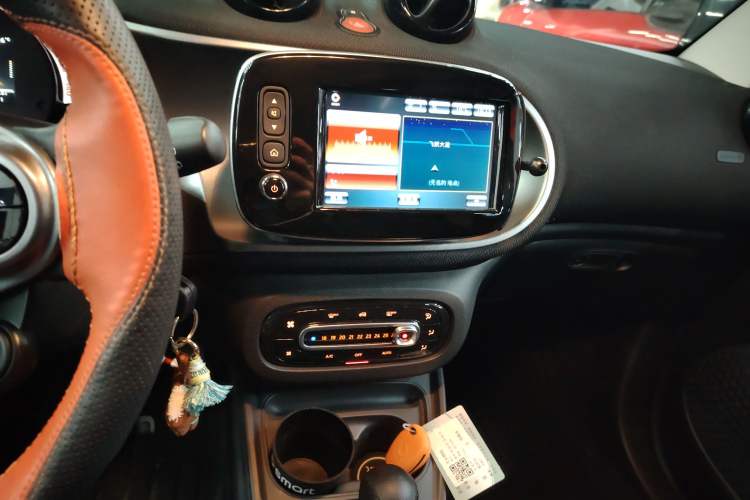 Used smart fortwo 2019 0.9T 66kW Hardtop Engine Version China VI Emission Standard
