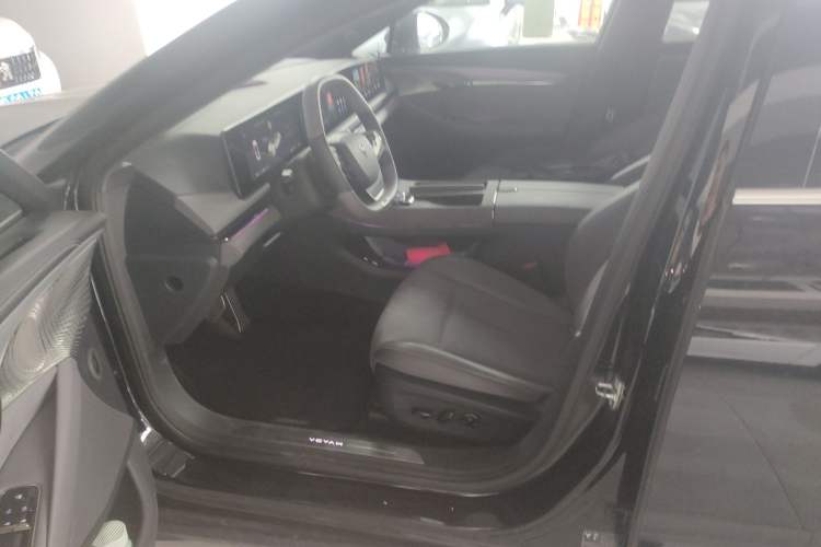 Used VOYAH PASSION 2024 PHEV Four-Wheel Drive Ultra-Long Range Flagship Model
