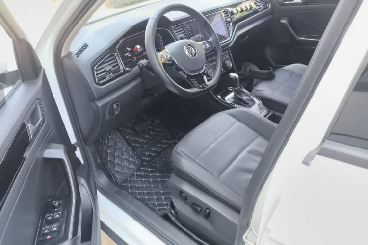 Used Volkswagen T-ROC 2021 280TSI DSG Two-Wheel Drive Comfort Connect Edition