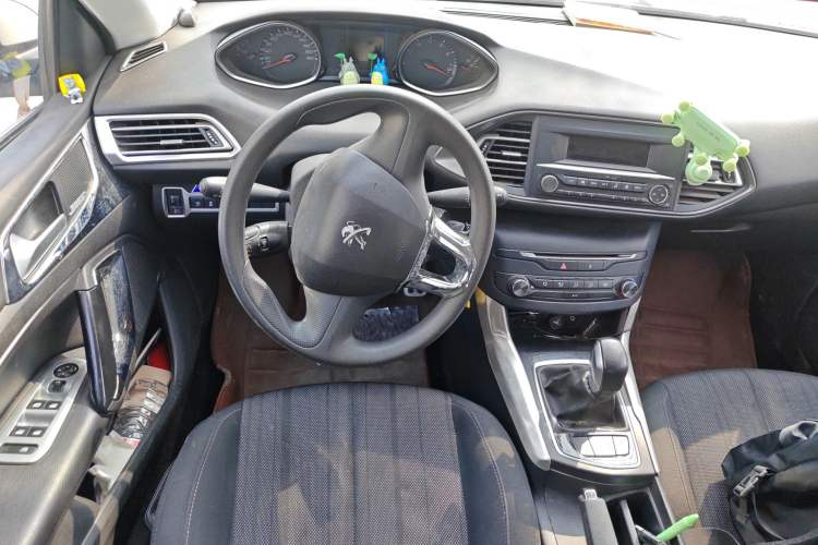 Used Peugeot 308S 2015 1.2T Automatic Shangchi Edition Steering Wheel