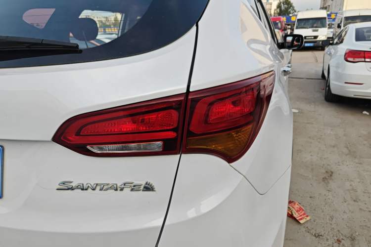 Used Hyundai Santa Fe 2017 2.4L Automatic Two-Wheel Drive Smart Version 5 Seats
