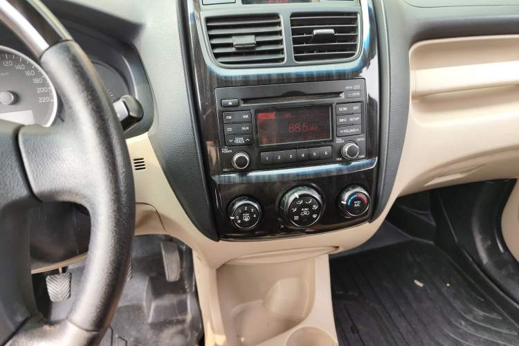 Used Kia Sportage 2013 2.0L Manual Two-Wheel Drive GL Trim Audio And AC Panel