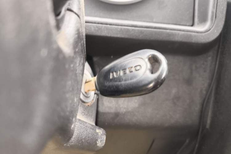 Used Iveco Daily 2017 2.5T A35 Passenger Van 5-7 Seats Model 47Z5
