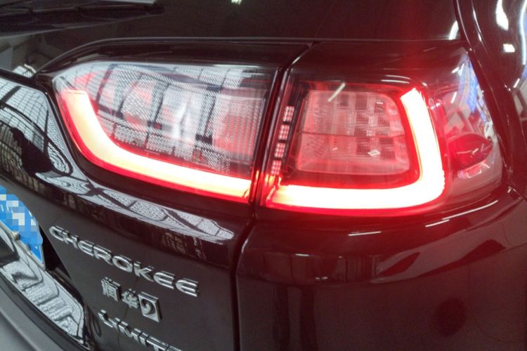 Used Jeep Cherokee 2019 2.0T Two-Wheel Drive Smart Enjoyment Version China VI