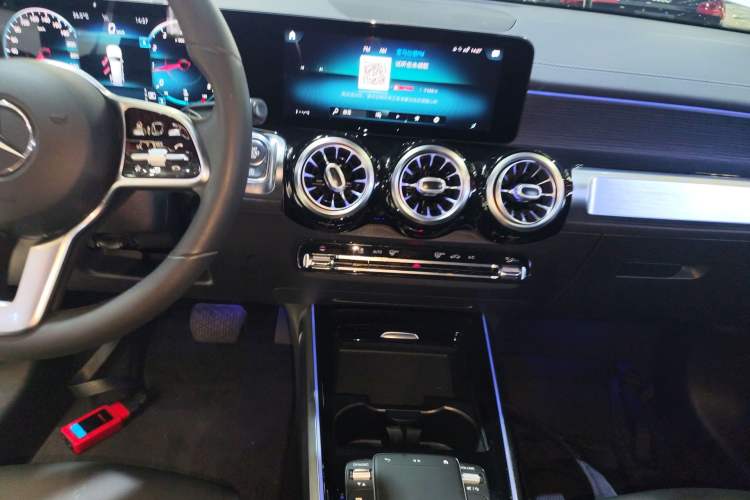 Used Mercedes-Benz GLB 2021 GLB 200 4MATIC Audio And AC Panel