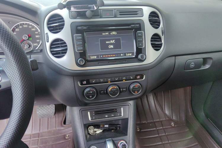 Used Volkswagen Tiguan 2015 2.0 TSI Automatic All-Wheel Drive Flagship Edition