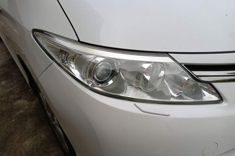 Used Toyota Previa  Right Front Headlight