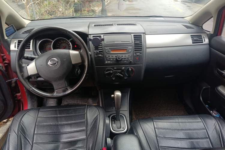 Used Nissan Tiida 2006 1.6G AT Center Console