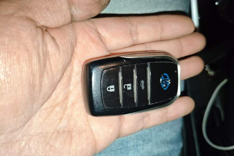 Used Toyota Corolla 2018 Dual-Engine 1.8L E-CVT Smart Edition Vehicle Key