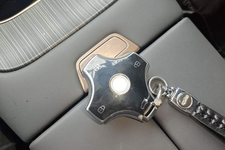 Used Dongfeng eπ eπ008 2024 210Max Range-Extended Version 6 Seats