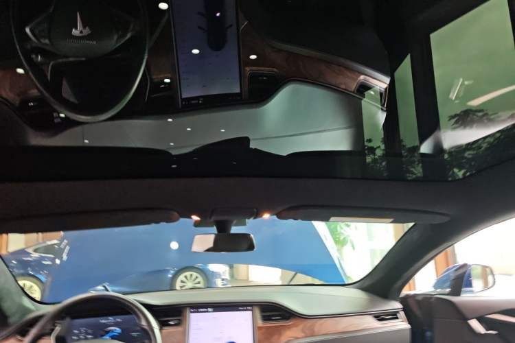 Used Tesla Model S 2019 Long-Range Version
