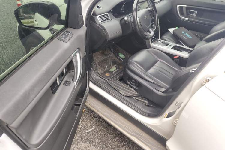 Used Land Rover Discovery Sport 2016 2.0T SE Interior 3