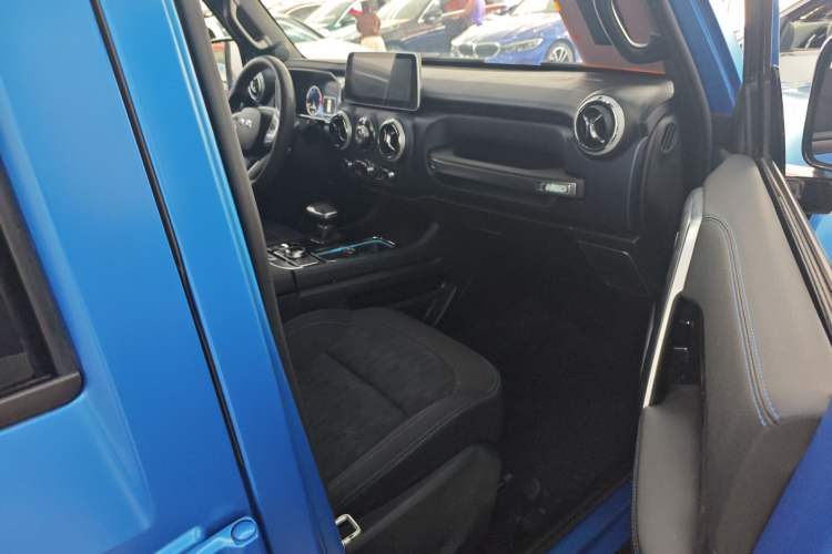 Used BAIC Off-Road BJ40 2021 2.0D Automatic Four-Wheel Drive Blade Hero Edition Pioneer Model Right Front Seat