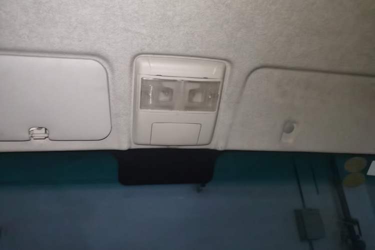 Used Sunlong DST 5 2021 All-Electric Van with 41.86 kWh Headliner