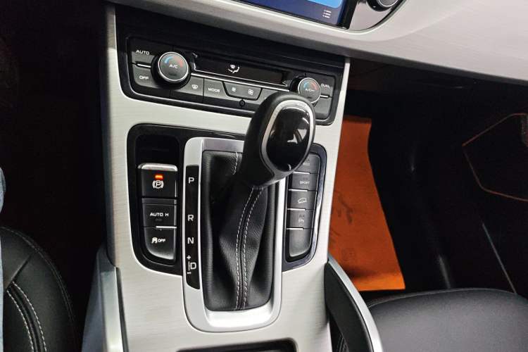 Used Geely Auto Emgrand X7 Sport 2016 1.8TD Automatic ZhiShang Model Gear Lever
