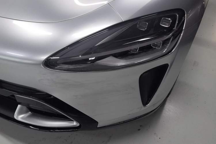 Used Xiaomi Auto SU7 2024 Rear-Drive Ultra-Long Range Advanced Pro-Level Intelligent Driving Version Left Front Headlight