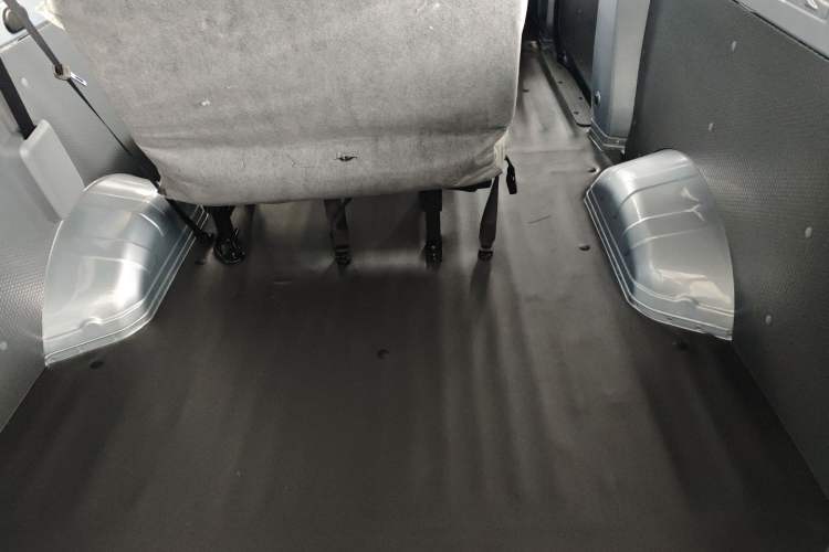 Used Wuling Yangguang 2024 300KM Comfort Version Passenger Van 75kW
