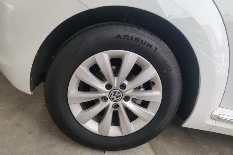 Used Volkswagen Beetle 2015 180TSI model Right Rear Wheel Hub