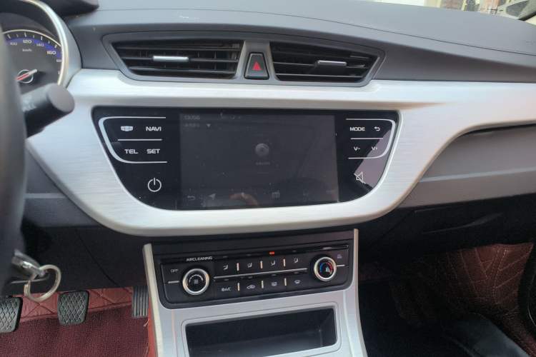 Used Geely Auto Vision 2019 Upgraded Model 1.5L Manual Luxury Version China VI Standard