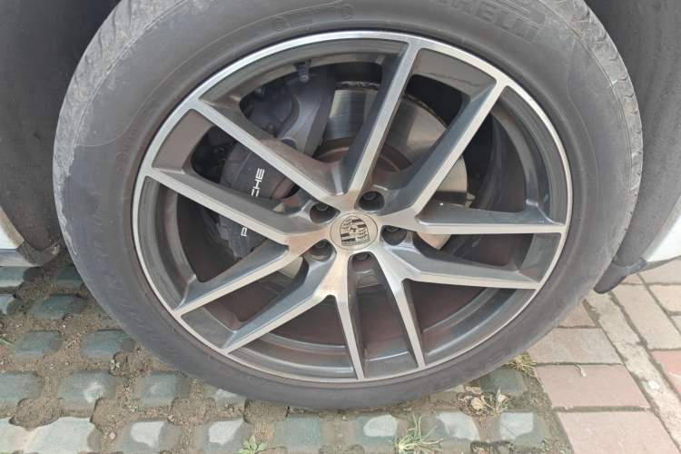 Used Porsche Macan 2024 Macan 2.0T Right Front Wheel Hub