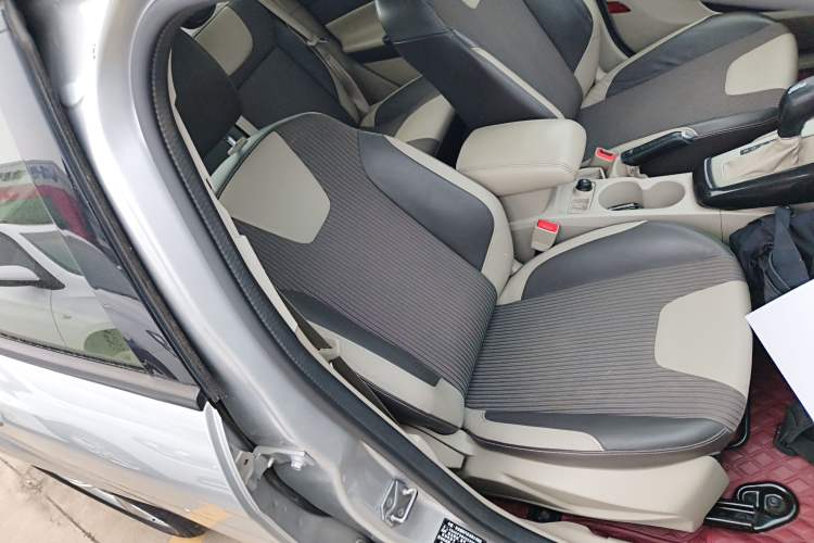 Used Ford Focus 2012 Sedan 1.6L Automatic Fashion Edition
